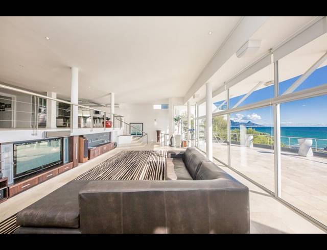 5 BEDROOM HOUSE FOR SALE IN BLOUBERGSTRAND